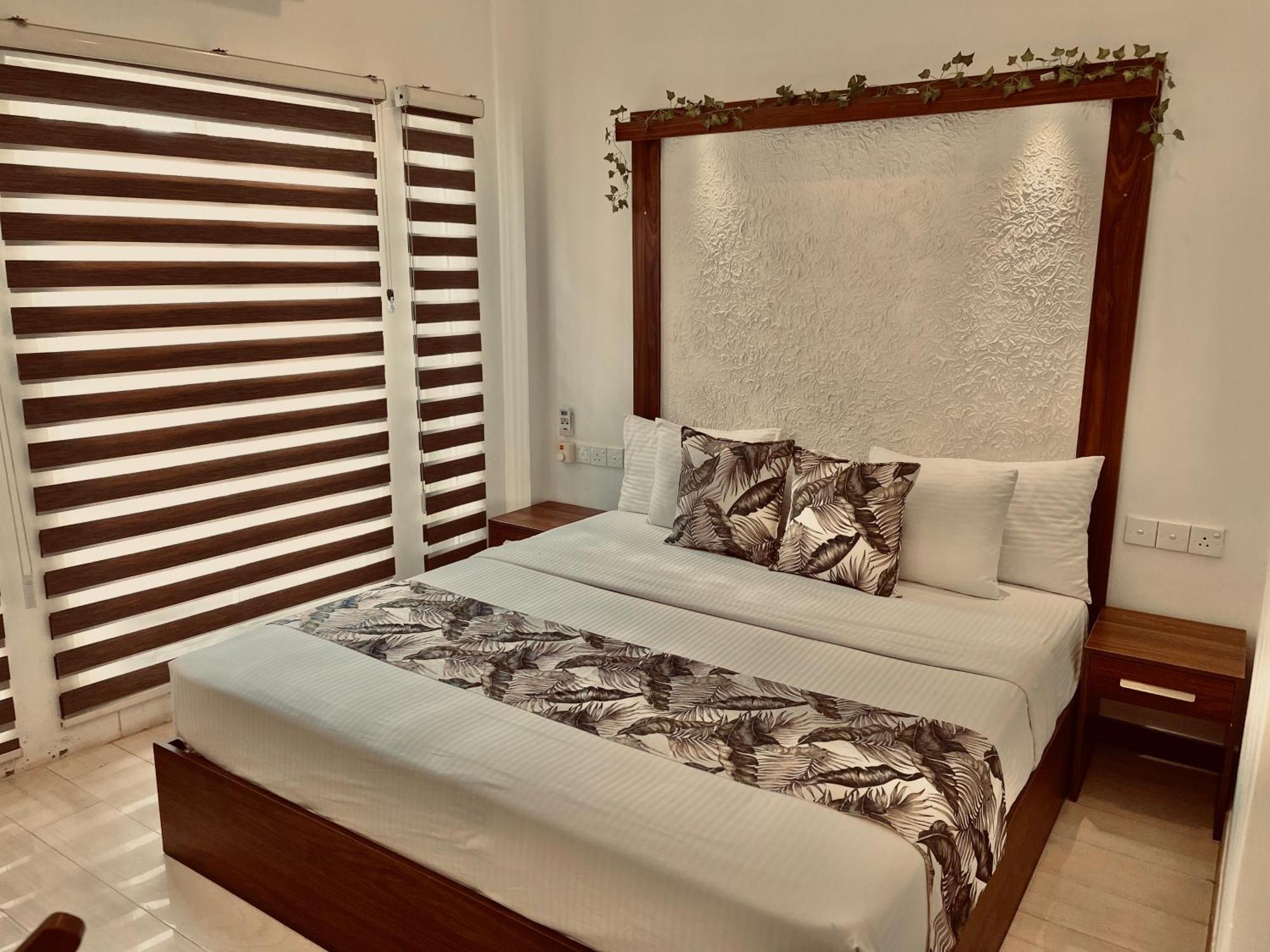 8 Plus Motels Negombo Exterior foto